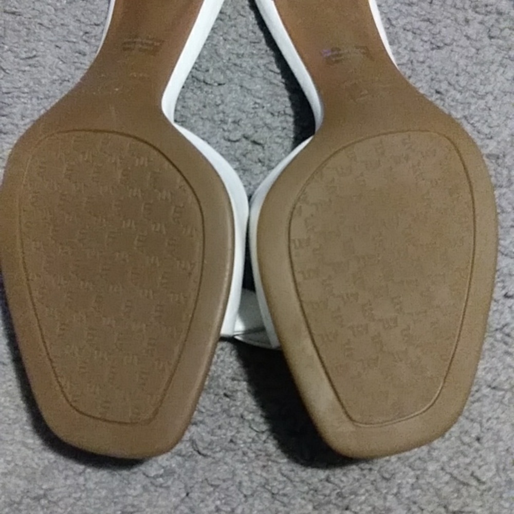 NWOT never worn white sandals - Picture 3 of 6